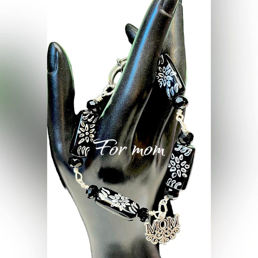 🖤Ceramic beaded MOM bracelet with gorgeous lobster clasp
